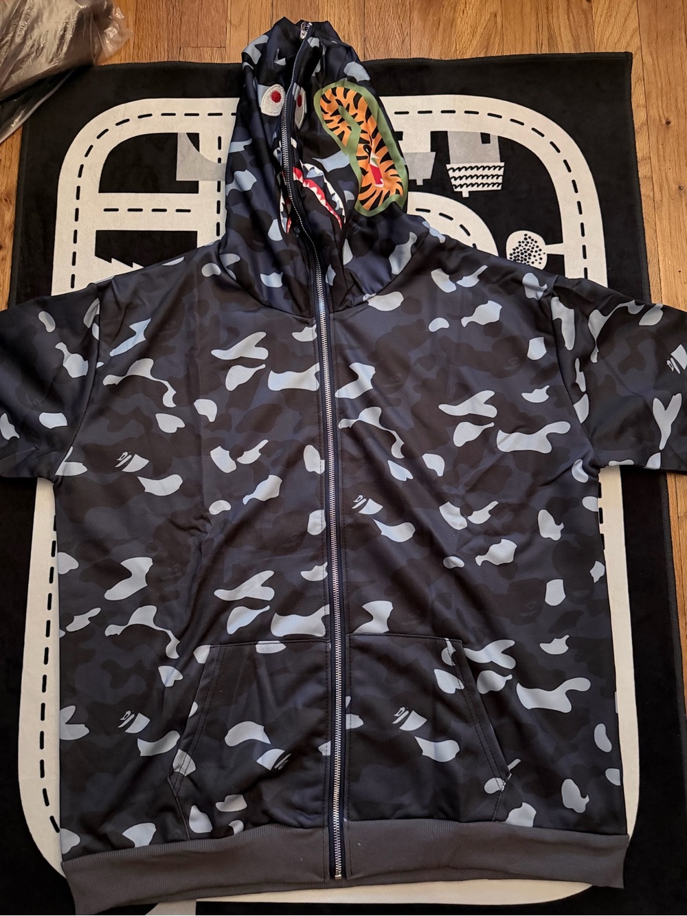 Men Black & Gray Camo Zip Hoodie with Shark-Print Hood Size L